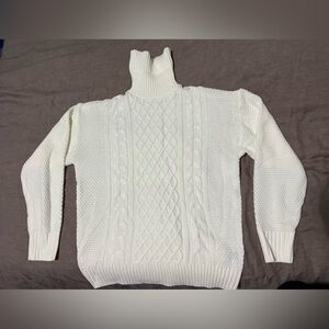 WHITE CREAM TURTLENECK